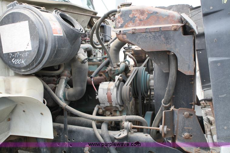 image for item 5003 1992 International 4900 flatbed truck