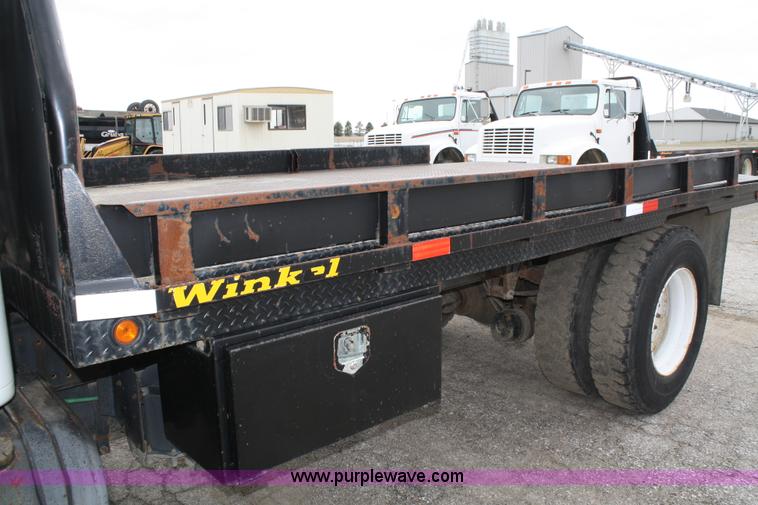 image for item 5003 1992 International 4900 flatbed truck