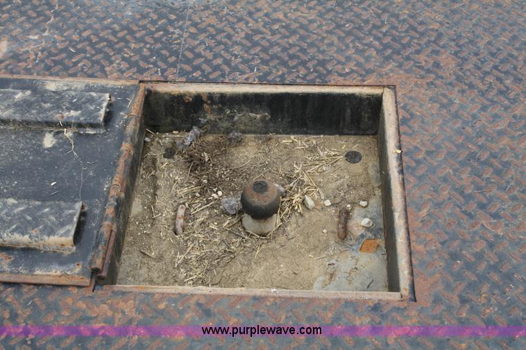 image for item 5003 1992 International 4900 flatbed truck