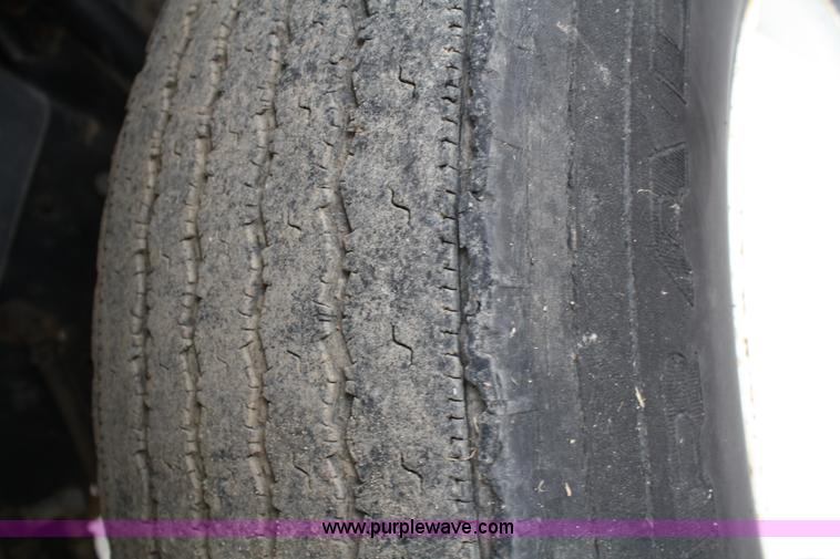 image for item 5003 1992 International 4900 flatbed truck