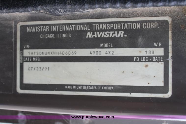 image for item 5003 1992 International 4900 flatbed truck