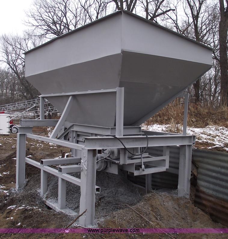 image for item 5492 Cedar Rapids 20 ton slide plate feeder