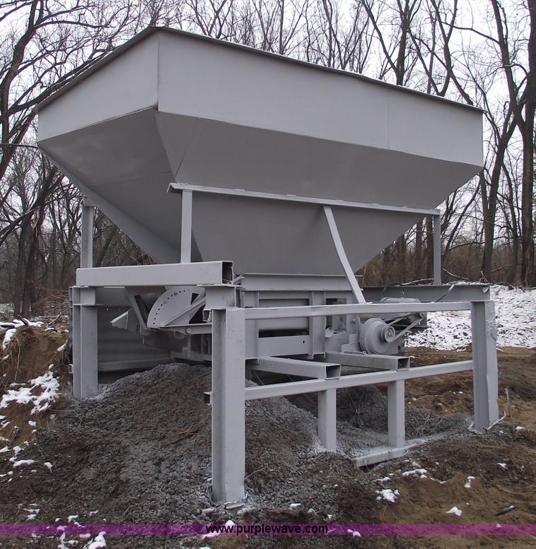 image for item 5492 Cedar Rapids 20 ton slide plate feeder