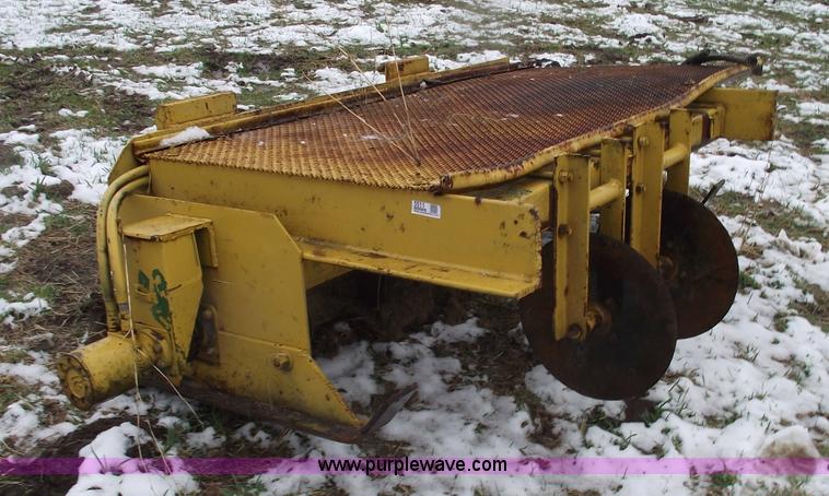 image for item 5511 Skid steer 18" footing digger