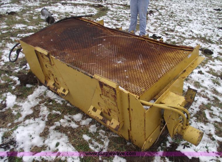 image for item 5511 Skid steer 18" footing digger