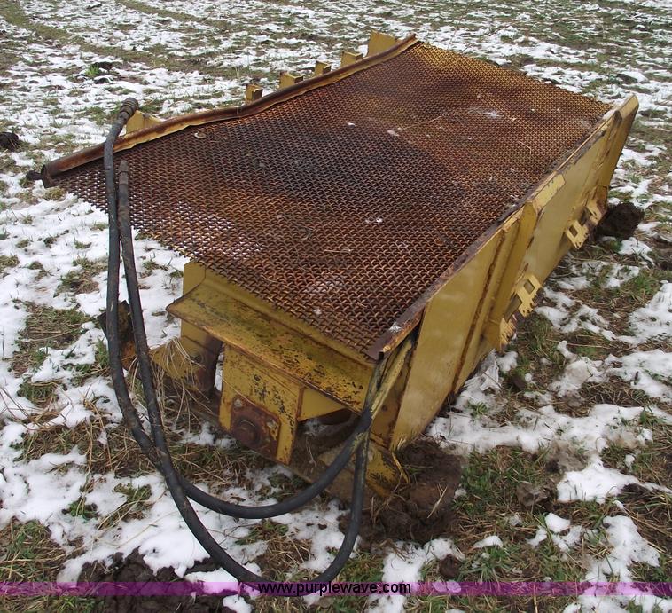 image for item 5511 Skid steer 18" footing digger