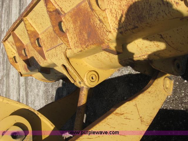 image for item 5933 Caterpillar 943LGP track loader