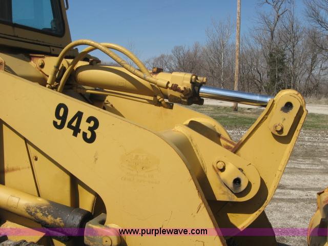 image for item 5933 Caterpillar 943LGP track loader