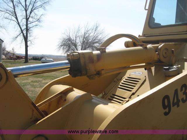 image for item 5933 Caterpillar 943LGP track loader