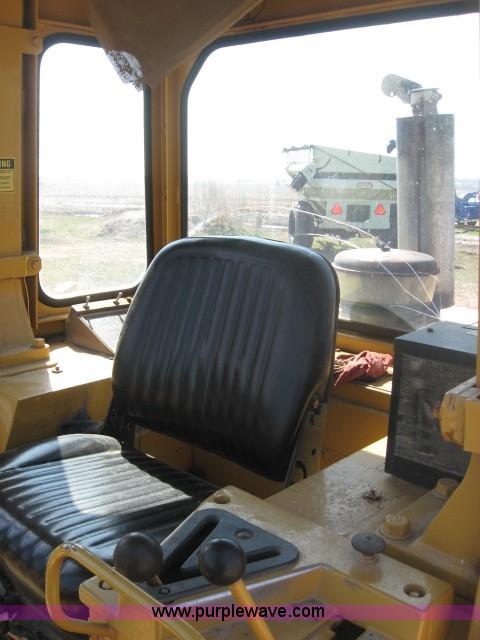image for item 5933 Caterpillar 943LGP track loader