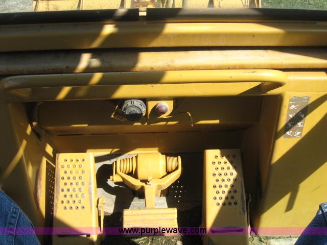 image for item 5933 Caterpillar 943LGP track loader