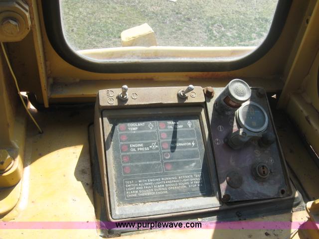 image for item 5933 Caterpillar 943LGP track loader