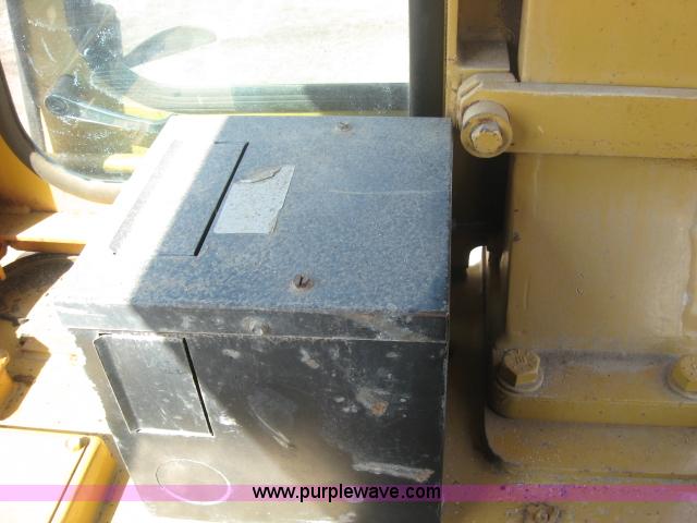 image for item 5933 Caterpillar 943LGP track loader