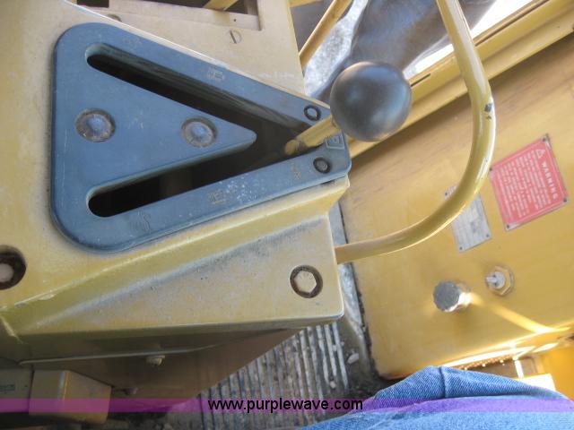 image for item 5933 Caterpillar 943LGP track loader