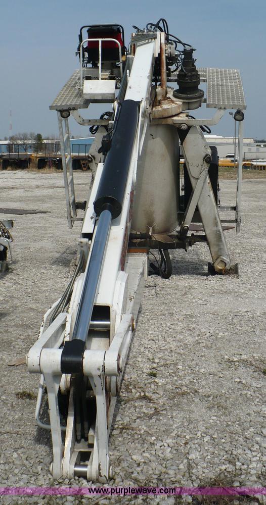 image for item 5997 2005 IMT 16000 hydraulic loader/wallboard crane