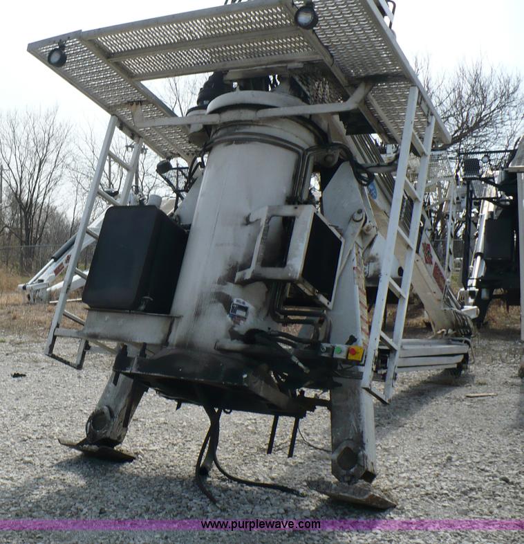 image for item 5997 2005 IMT 16000 hydraulic loader/wallboard crane