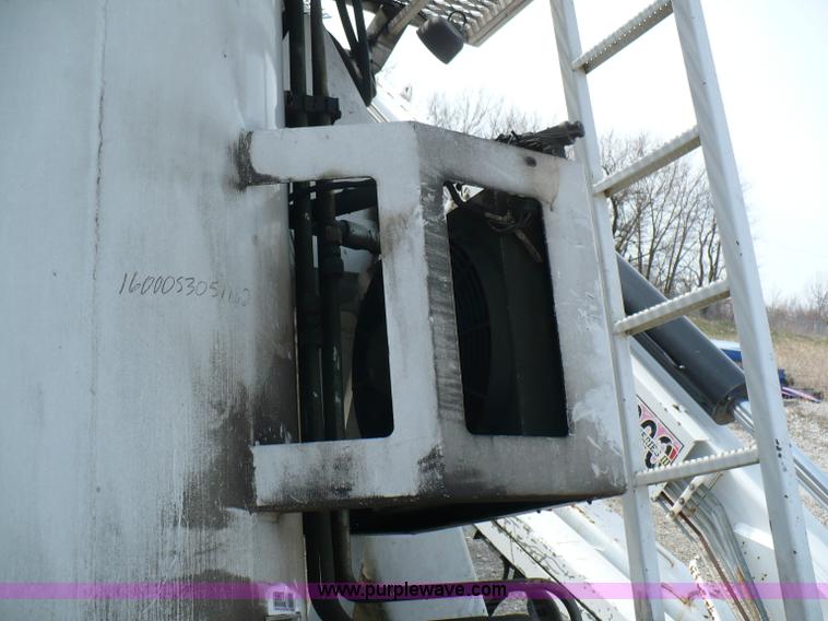 image for item 5997 2005 IMT 16000 hydraulic loader/wallboard crane