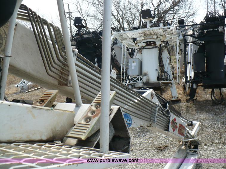 image for item 5997 2005 IMT 16000 hydraulic loader/wallboard crane