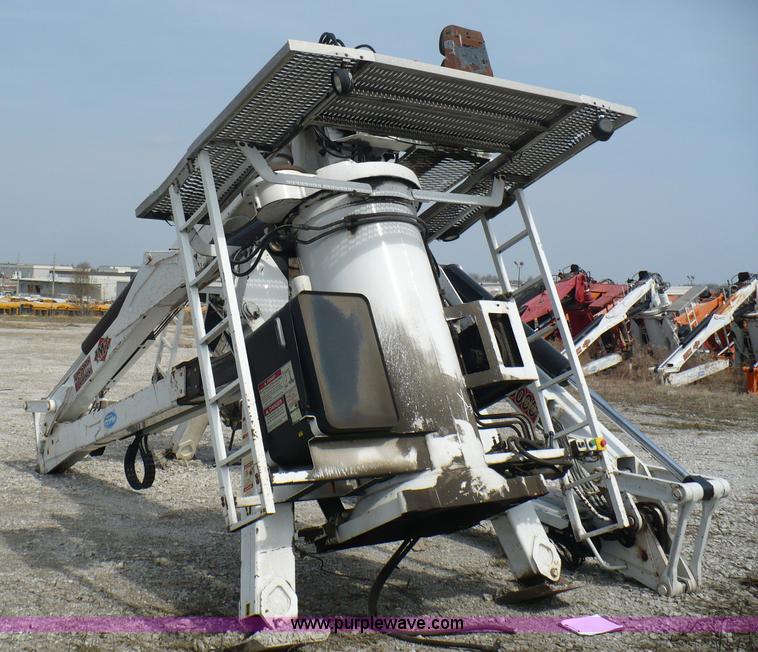 image for item 5998 2004 IMT 16000 hydraulic loader/wallboard crane