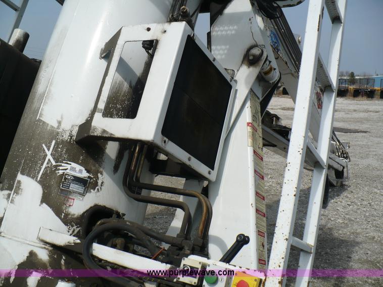 image for item 5998 2004 IMT 16000 hydraulic loader/wallboard crane