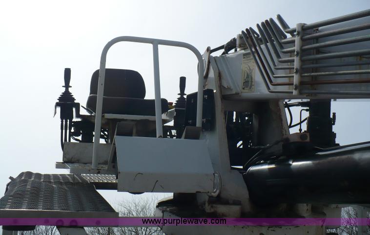 image for item 5998 2004 IMT 16000 hydraulic loader/wallboard crane