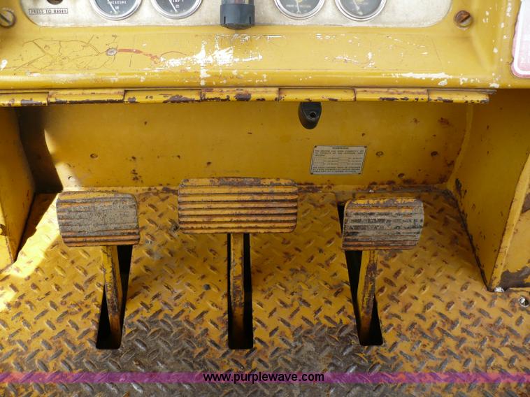 image for item 5999 1970 Caterpillar 955K track loader