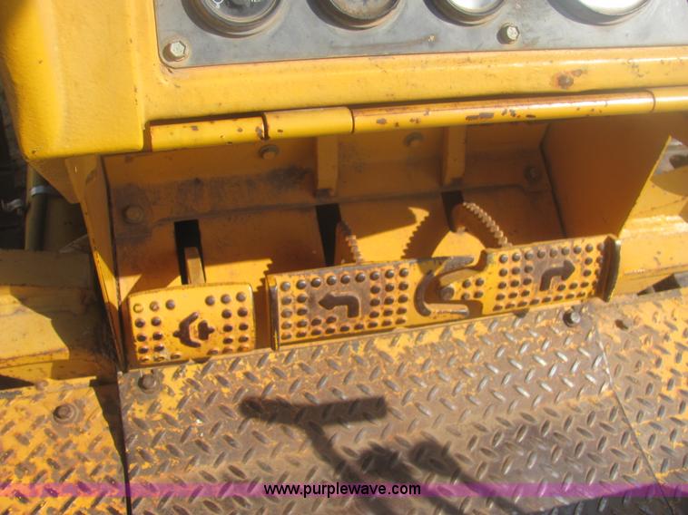 image for item 6991 John Deere 450D dozer