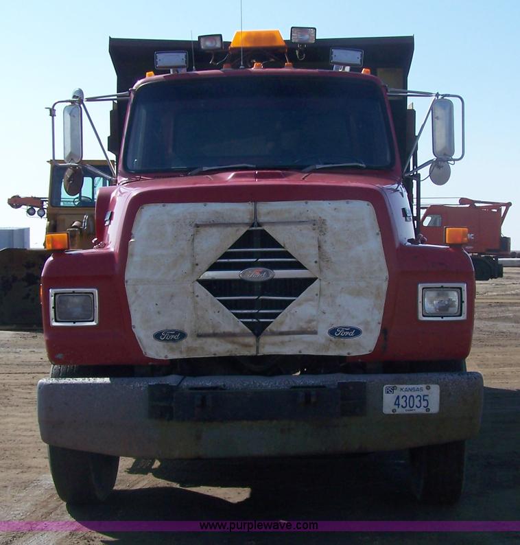 image for item 7328 1994 Ford LT8000 dump truck