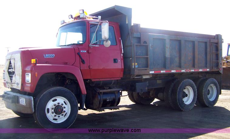 image for item 7328 1994 Ford LT8000 dump truck