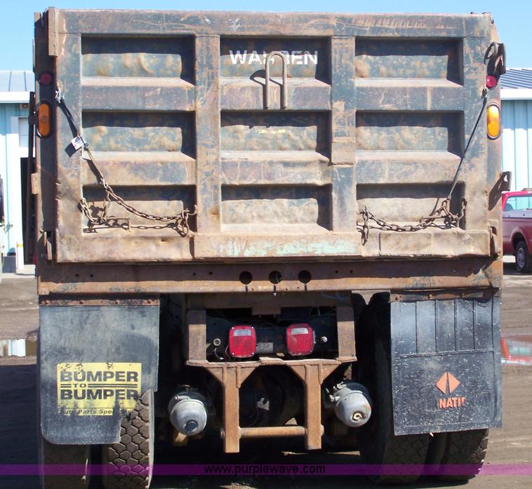 image for item 7328 1994 Ford LT8000 dump truck