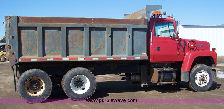 image for item 7328 1994 Ford LT8000 dump truck