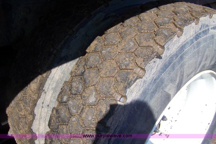 image for item 7328 1994 Ford LT8000 dump truck