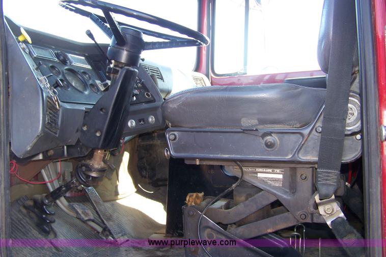 image for item 7328 1994 Ford LT8000 dump truck