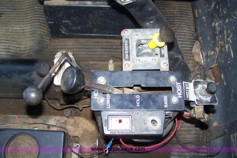 image for item 7328 1994 Ford LT8000 dump truck