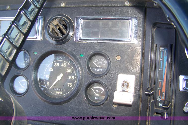 image for item 7328 1994 Ford LT8000 dump truck