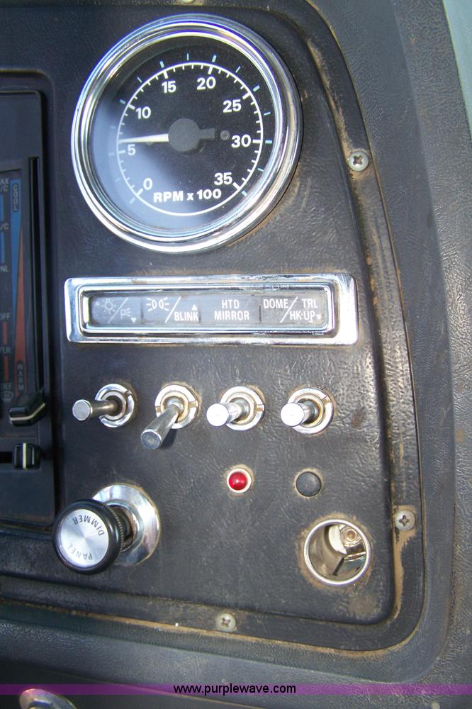 image for item 7328 1994 Ford LT8000 dump truck