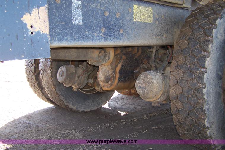 image for item 7328 1994 Ford LT8000 dump truck