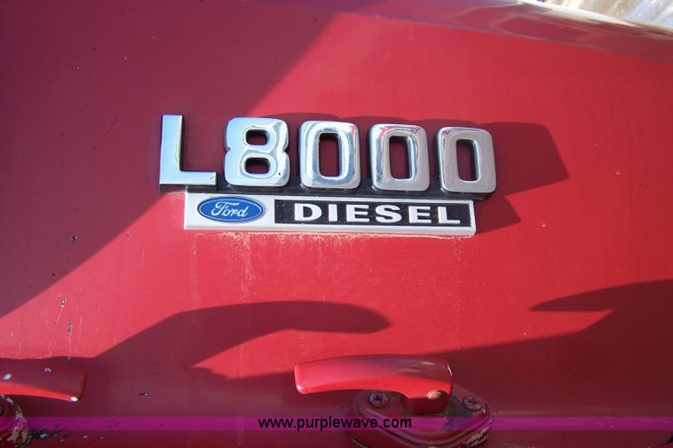 image for item 7328 1994 Ford LT8000 dump truck