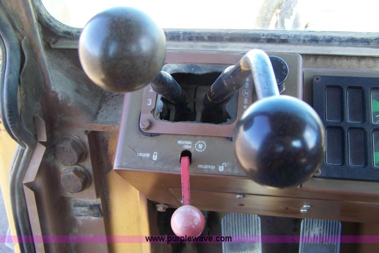 image for item 7329 1989 Dresser 530 wheel loader