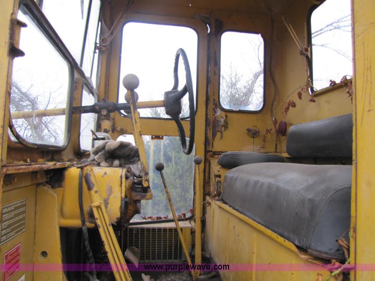 image for item 8408 Caterpillar 12 motor grader