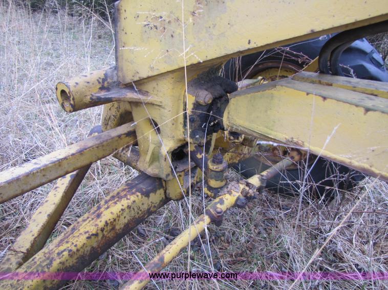 image for item 8408 Caterpillar 12 motor grader