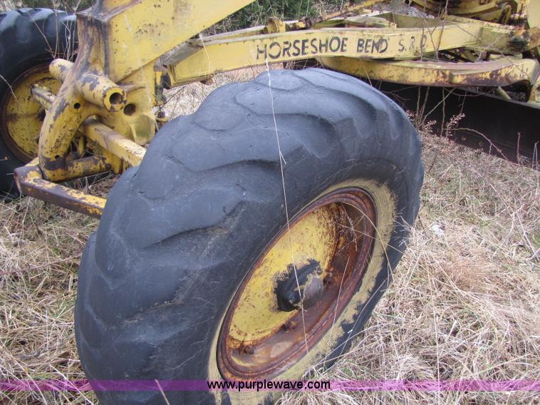 image for item 8408 Caterpillar 12 motor grader