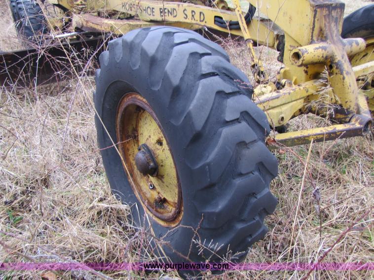 image for item 8408 Caterpillar 12 motor grader