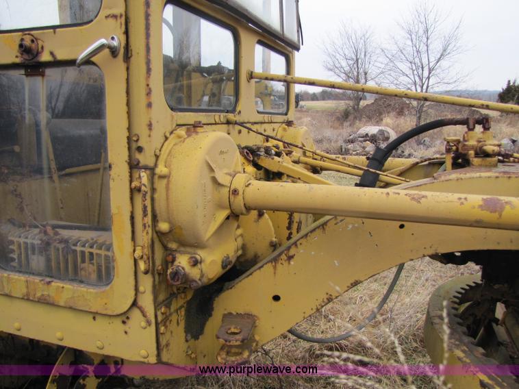 image for item 8408 Caterpillar 12 motor grader