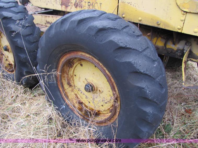 image for item 8408 Caterpillar 12 motor grader