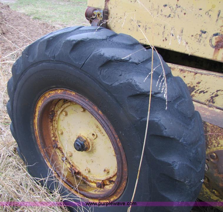 image for item 8408 Caterpillar 12 motor grader