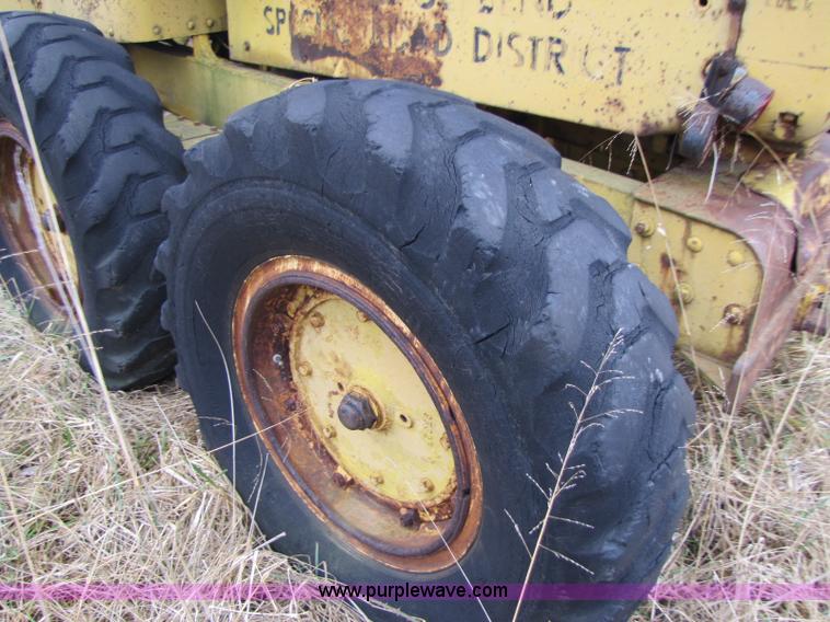 image for item 8408 Caterpillar 12 motor grader