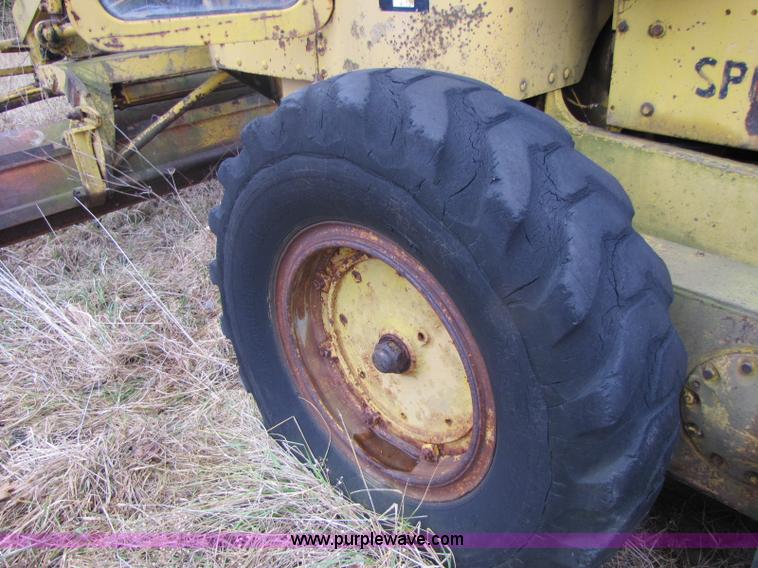 image for item 8408 Caterpillar 12 motor grader