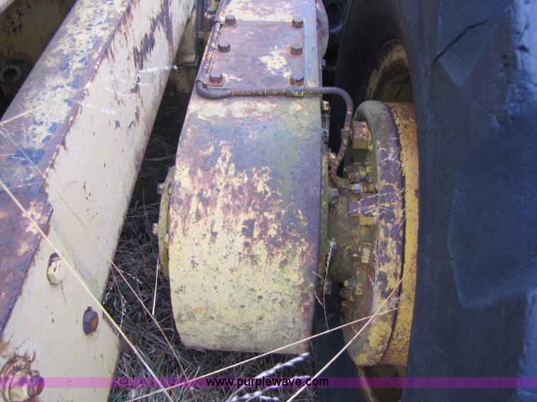 image for item 8408 Caterpillar 12 motor grader