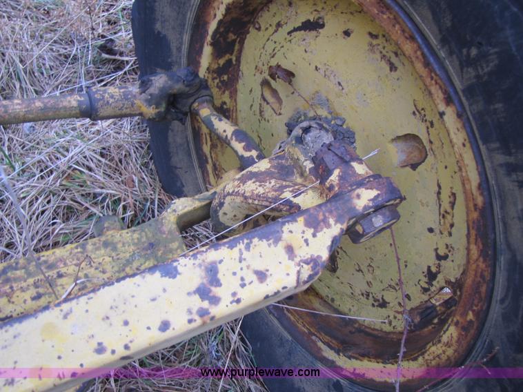 image for item 8408 Caterpillar 12 motor grader